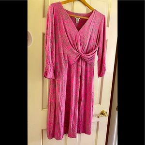 Ladies pink Lilly Pulitzer size large soft stretchy dress. 3/4 sleeves.